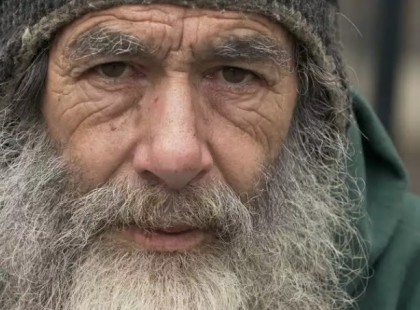 AZ 5 ÉVES FIAM MEGLÁTOTT EGY HAJLÉKTALANT.. A REAKCIÓJÁN IGAZÁN MEGDÖBBENTEM!