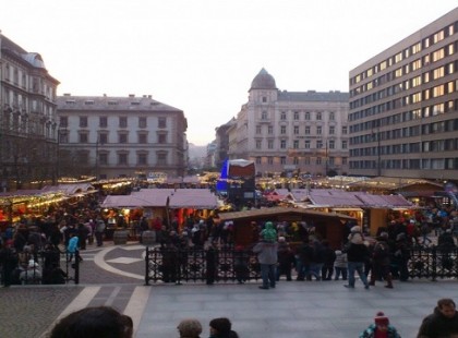 Friss! Lezárták a belvárosi karácsonyi vásár területét! Rendőrök mindenhol