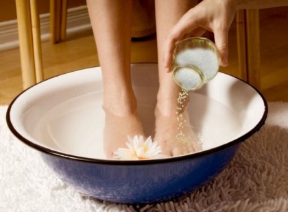 Hanyagold a gyógyszeripart, áztasd be ebbe a lábad, és elmúlik az ízületi gyulladás, köszvény!