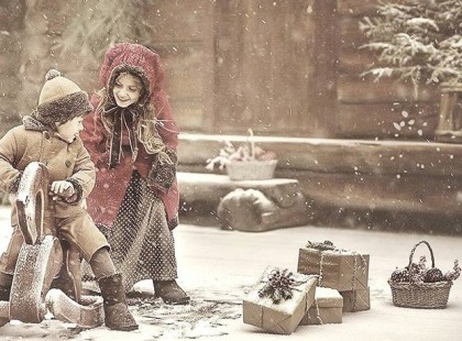 mert pihenni kéne, mint régen, régi ünnepen, egymáshoz szólva, szépen, csendesen.