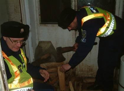 KIHÍVTA A RENDŐRÖKET A CEGLÉDI FÉRFI, HOGY HASOGASSANAK NEKI FÁT