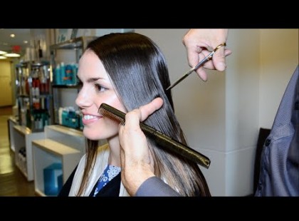 Egész életében hosszú hajat visel ez a fiatal lány… amikor a fodrász rövidre vágta a haját, még a barátai sem ismerték fel!