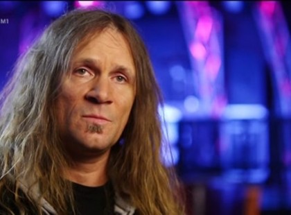 Ma 49 éves Lukács László Tankcsapda frontembere ! Isten éltesse!Köszöntsük őt sok lájkkal