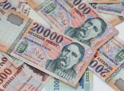 1945 és 1963 között születettek figyelem! SOKAN KAPNAK MOSTANTÓL ÉVI 144 EZER FORINT PLUSZ PÉNZT!