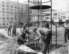 Valamikor mikor még együtt dolgozott öreg és fiatal még ilyen mászókán játszottunk. Mikor még támogatták egymást és nem a generációs különbséget hangoztatták?!