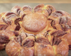 Omlós csokoládés briós virág – bonyolultnak tűnik, de roppant egyszerű!