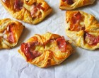 Sonkás sajtos párna leveles tésztából, fenséges finomság 10 perc alatt!