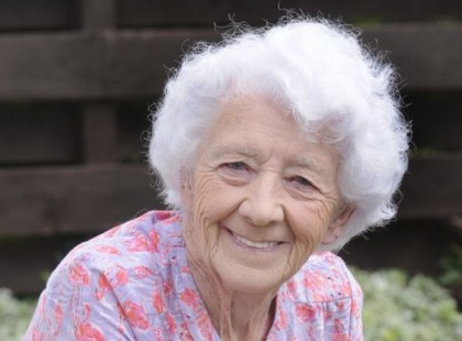 A pénztárosnő beszólt az idős néninek, de az úgy helyre tette, hogy beléfagyott a szó!