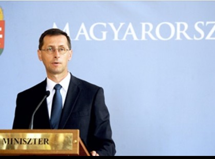 SZÖRNYŰ VÁLTOZÁS A HÁZIORVOSNÁL >> TÖBBÉ NEM ORVOS LESZ A HÁZIORVOS! MUTATJUK KI FOGJA FOGADNI A BETEGEKET A HÁZIORVOSI RENDELÉSEN!