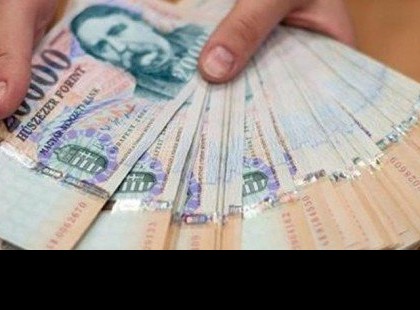 Így kaphatsz, akár havi közel 20 ezer forintot a fizetésed mellé! Ha március 15-ig igényeled, akkor a januárt és a februárt is kifizetik! Mutatjuk kinek pontosan mennyi pénz jár!