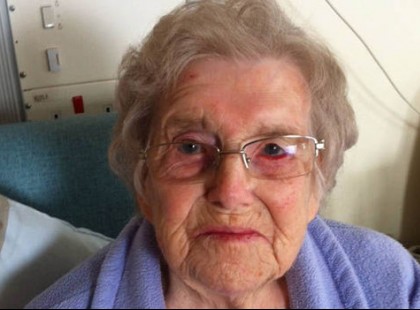 Kezd elegem lenni a panaszkodó művészeinkből! Erzsinéni nyugdíjával ki foglalkozik?