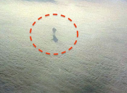 Rejtély, mi is látható egy utasszállító ablakából megörökített felvételen