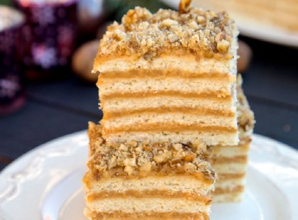 Egytojásos karamellás diós szelet , ne állj ellen a krémes kísértésnek!