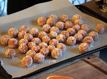 Fenséges kókuszos barackgolyók sütés nélkül! Nem lehet eleget készíteni belőle!