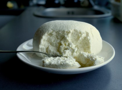 Házi tehéntúró, egyetlen hozzávalóból készíthetsz ilyen finomságot!