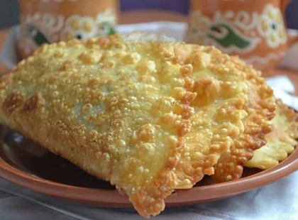 Hússal töltött, olajban sütött ínyenc tészta! Nagyon ízletes és könnyen elkészíthető!