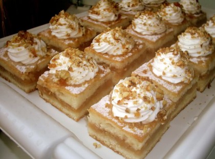 Káprázatos habos almás szelet dióval! Könnyed finomság, alig van vele munka!