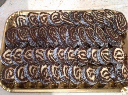 Kókuszkrémes keksztekercs, varázslatos finomság, sütés nélkül!