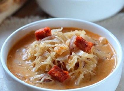 Korhelyleves, káposztásan, jó sok kolbásszal!