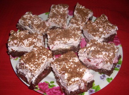 Légiesen könnyű habos meggyes szelet! Nincs vele sok munka!