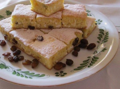 Mennyei túrós-mazsolás villámsüti – villámgyorsan elkészíthető!