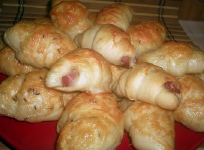 Omlós sonkás kifli kelesztés nélkül 15 perc alatt!