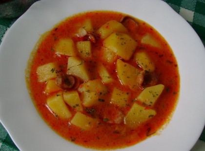 Paprikás krumpli – Aki szereti a tejfölt, meglocsolhatja vele a tetejét!