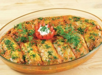 Sütőben sütött töltött káposzta, fenséges gombás töltelékkel! Tejföllel kínálva káprázatos!