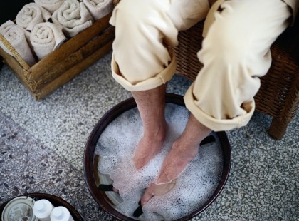 Percekig áztatta a lábát a szódabikarbónás vízben. Elgondolni sem mertem, hogy ilyen hatása lehet!