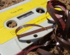 Ti még őriztek magnó kazettákat a szekrényben, mint egy letűnt boldog idő életképeit? + retró BRG kazettás magnóról vicces videó