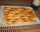 Baconös sajtos csavart rudacskák 5 hozzávalóból &#8211; a legfinomabb sós nasi!