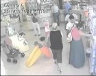 Nem hinném el, ha nem láttam volna! Nagyon durva képsorokat rögzített a bolt biztonsági kamerája! :O