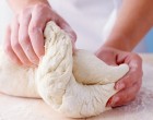 Meglepően sok mindenre felhasználható könnyű, gyors kelt tészta dagasztás nélkül