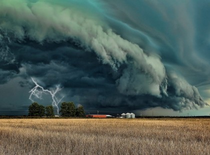 FIGYELMEZTETÉS! 75 KM/ÓRÁS SZÉL ÉS JÉGESŐ VÁRHATÓ MA! MUTATJUK A LEGFRISSEBB ELŐREJELZÉST! Viharos, akár 75 km/órás szél és JÉGESŐ VÁRHATÓ! Rosszabb idő érkezik, mint vártuk.