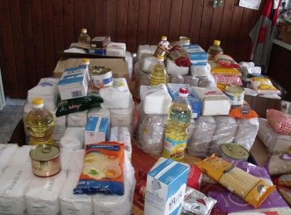 FIGYELEM! INGYENES ÉLELMISZER, RUHA, SEGÉLYCSOMAG! Bárki jelentkezhet érte, családok, idősek, nyugdíjasok és egyedülállók is!