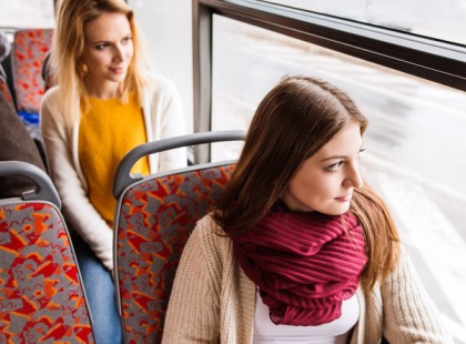 Ráordibáltak a buszon a lányra, hogy adja át a helyét. Durva, ami ezután történt