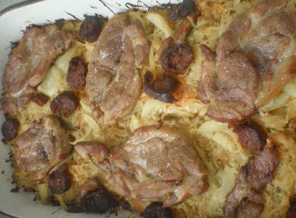 Sült tarja savanyú káposzta ágyon