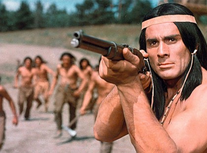 Visszatér a képernyőre a legszebb NDK-s indián! Elképesztő, de a régi Winnetou filmek hősét ilyen szerepben láthatjuk újra