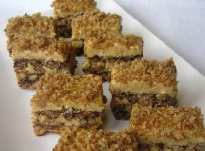 A karácsonyi kedvencünk: Diós szelet – sok sok krémmel!