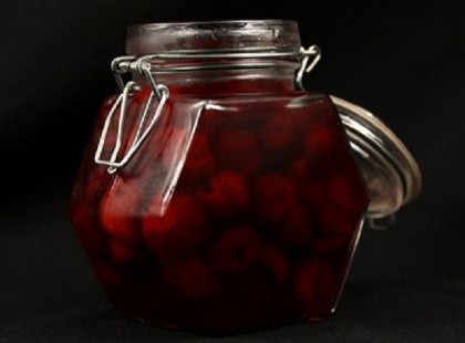 A nagyi kedvence: rumos-mazsolás meggybefőtt!