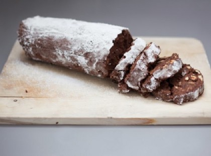 Almás csokiszalámi, keksz nélkül! Az egyik legfinomabb sütés nélküli desszert!