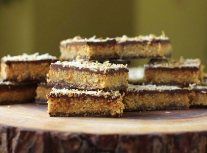 Almás csokoládés szelet sütés nélkül – a gyermekeink kedvence!