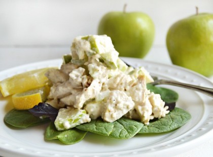 Almás sajtsaláta könnyed finomság, amivel nem lehet betelni!