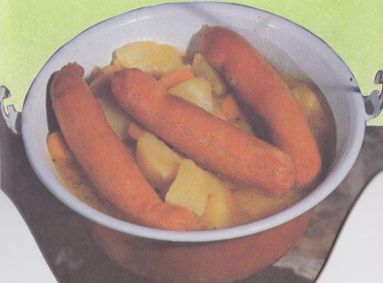 Burgonyaleves virslivel, gondoltad volna, hogy bográcsban is főhet?