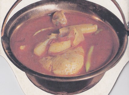 Csirkegulyás bográcsban készítve, ilyen finomat tűzhelyen nem lehet főzni!