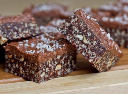 Csokoládés csodaszelet – igazi főtt csokoládékrémmel sütés nélkül!