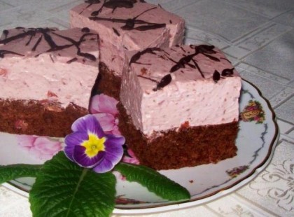 Csokoládés meggyes joghurtos kocka! Ízleni is fog… :)