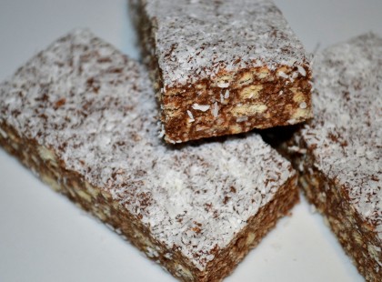 Csokoládés szelet 4 hozzávalóból, sütés nélkül!