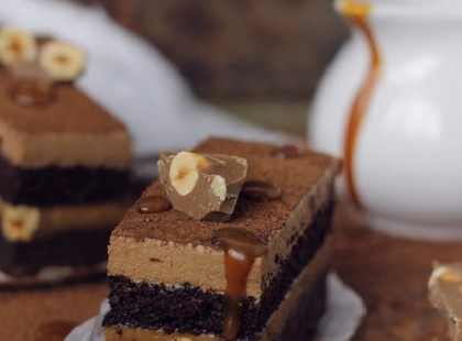 Csokoládés szelet vastag karamellkrémmel – szuper finom sütemény!