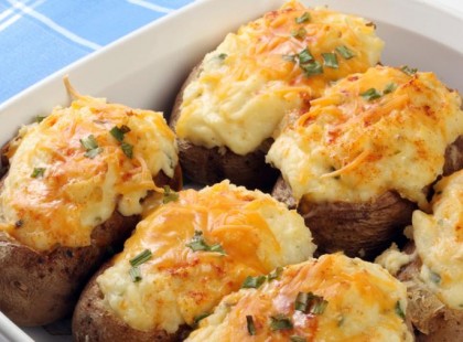 Egyszerű és gyors májjal töltött burgonya tejföllel leöntve!